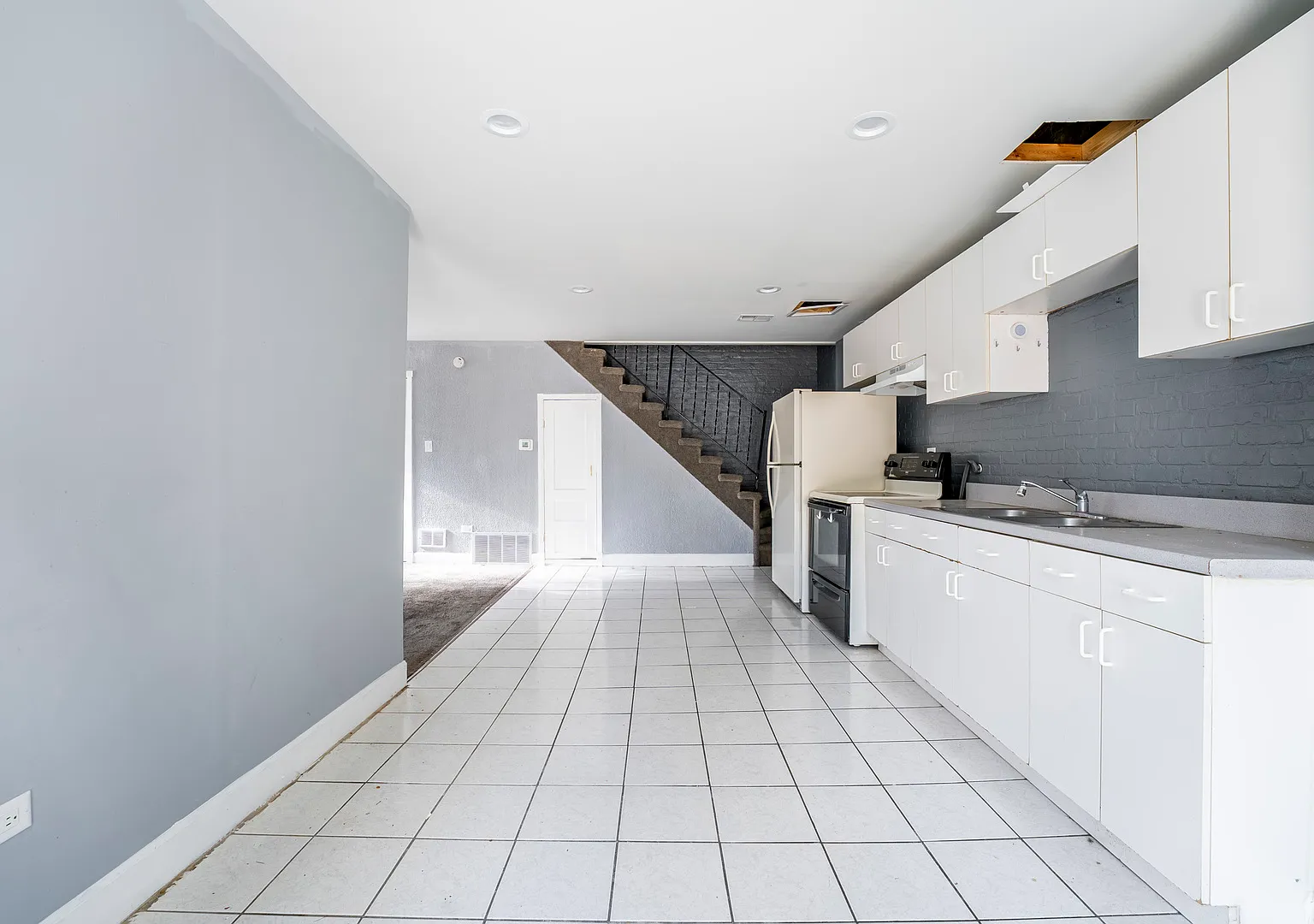 2 bed, 1000 sqft, $1,750 — Photo 2