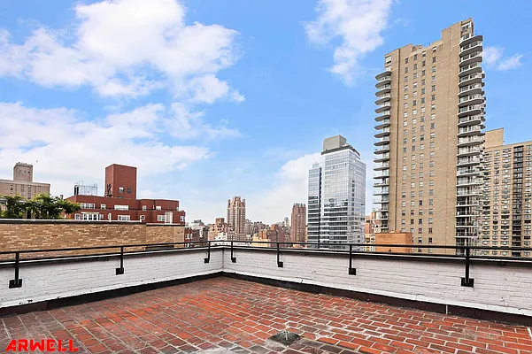 Rented by Arwell Realty | media 8