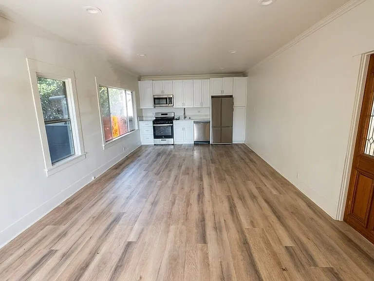 1536 N Mariposa Ave — Photo 3