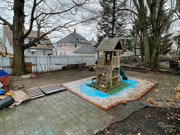 3rd image of 90 Johnson Ave