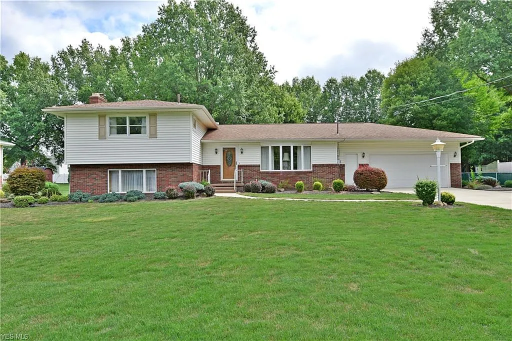 2242 Celestial Dr NE photo 1