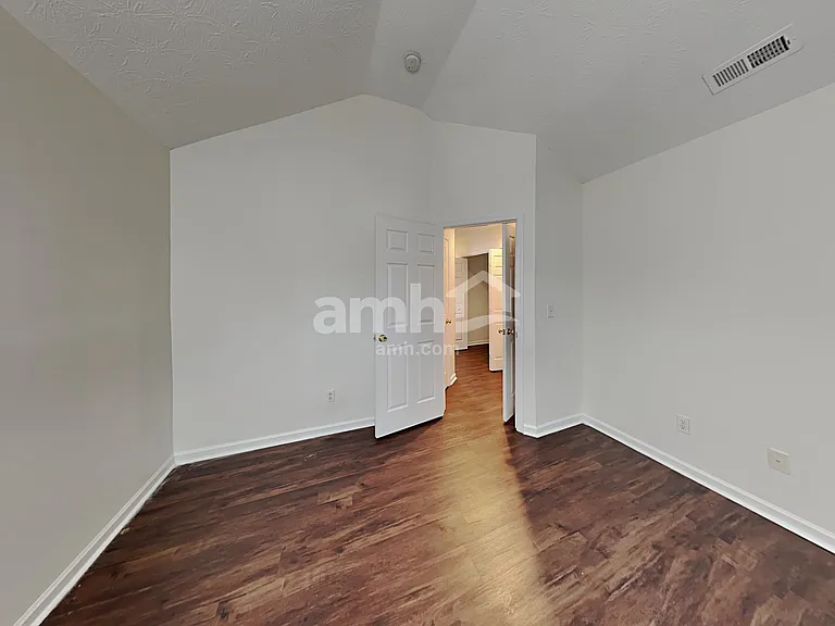2521 Fairstone Ave — Photo 20