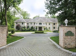 31 Wildwood Rd, Saddle River, NJ 07458