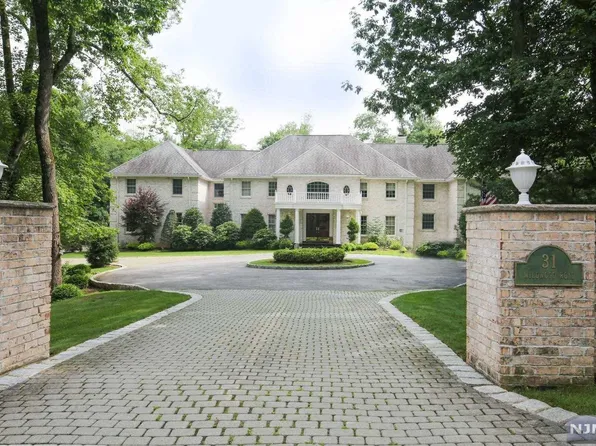 31 Wildwood Rd, Saddle River, NJ 07458