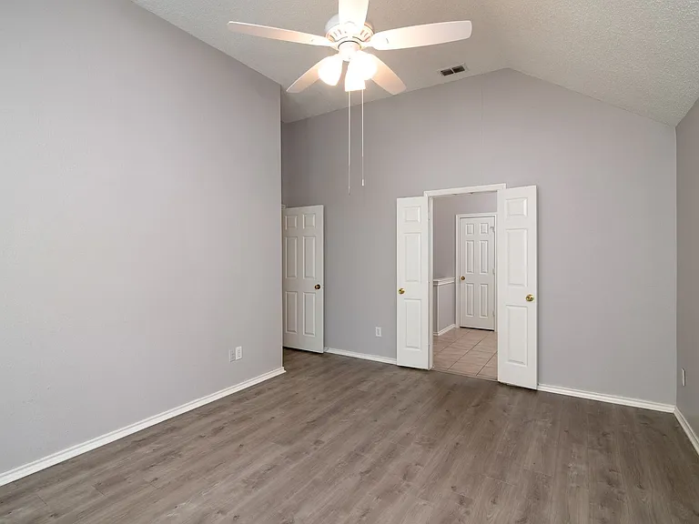 1329 Maywood Ct — Photo 12