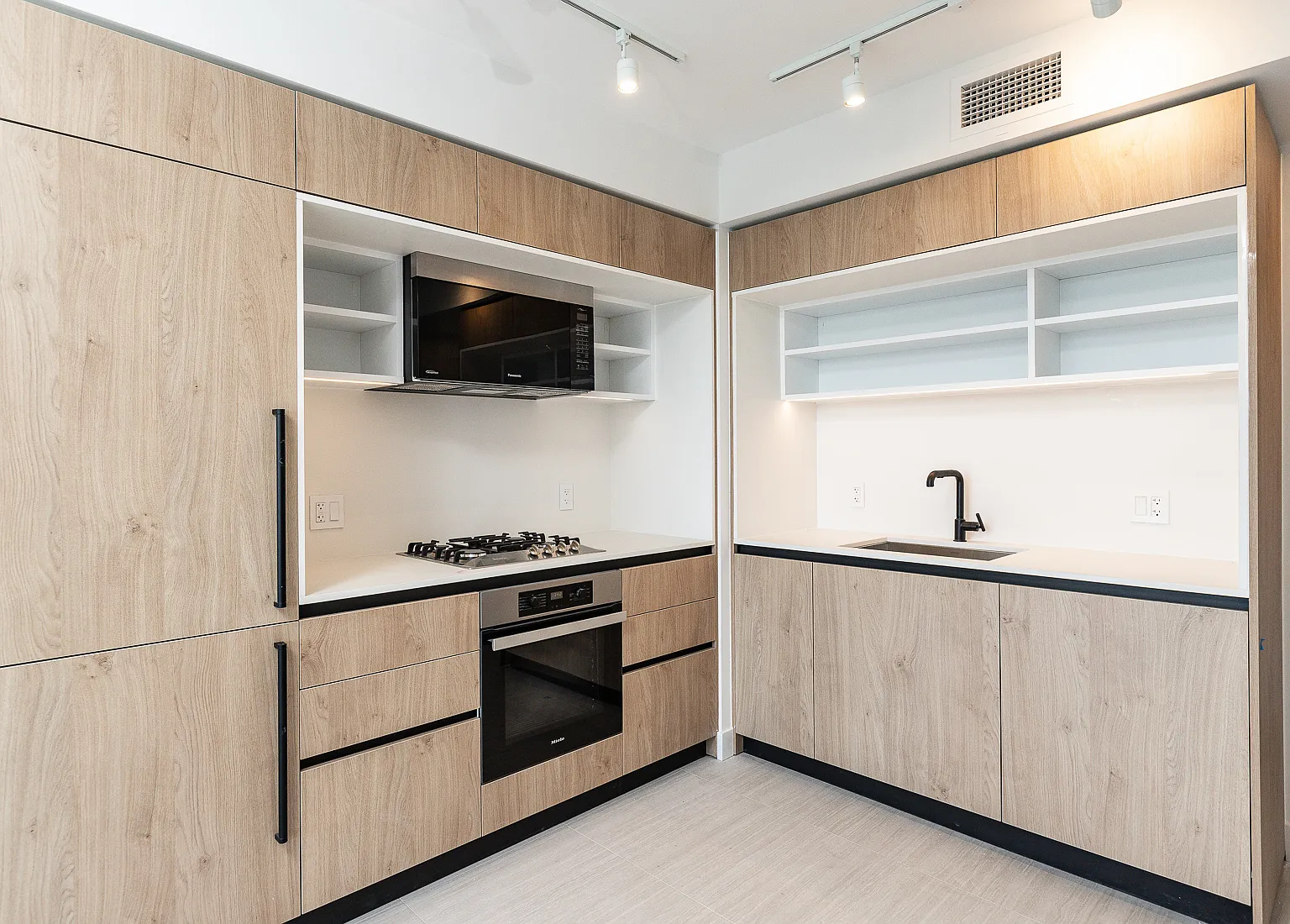 2 bed, 619 sqft, $2,750 — Photo 3