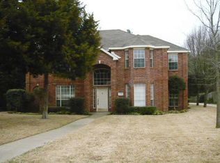 208 Sandy Creek Dr, Desoto, TX 75115