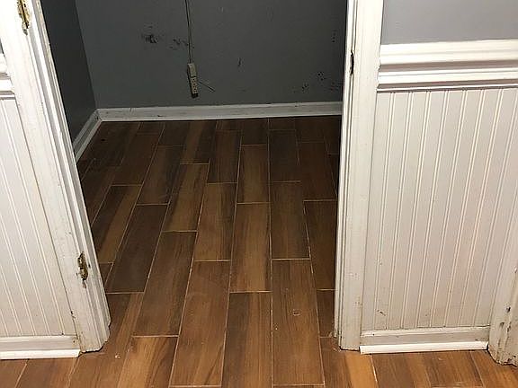 Laundry room, wood look tile