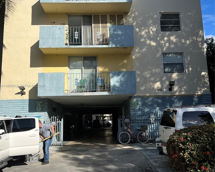 1st image of 915 Jefferson Ave APT 4F