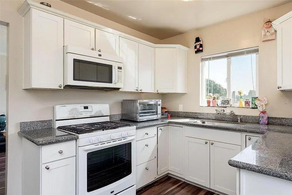5 bed, 1800 sqft, $6,300 — Photo 4