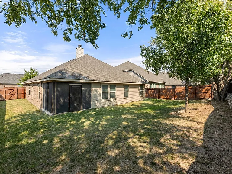 1004 Water Garden Cir — Photo 37
