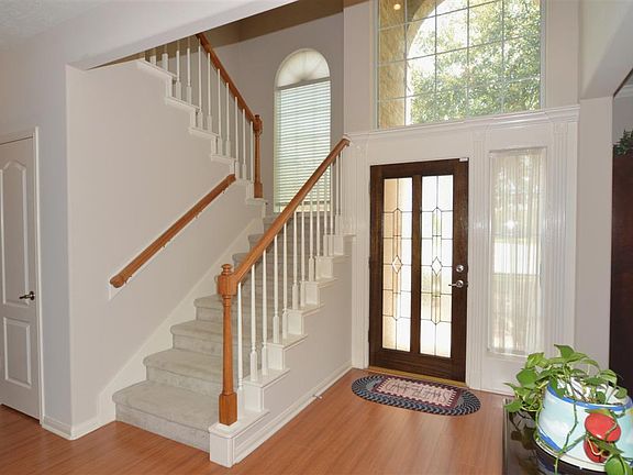 VIEW OF THE ENTRY WAY FROM THE LIVING ROOM