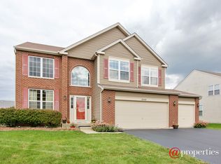 1840 Apple Valley Dr, Wauconda, IL 60084