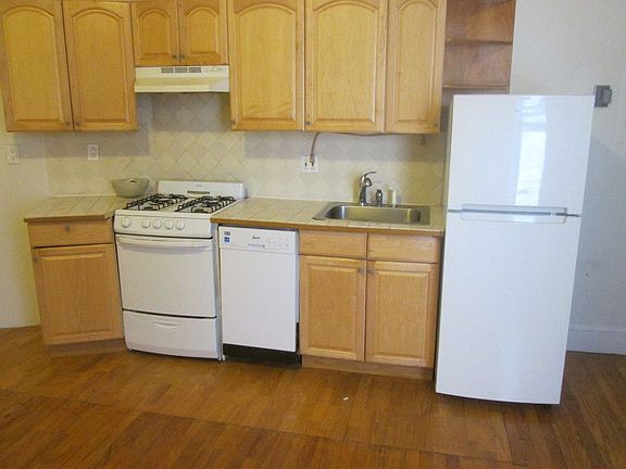 2nd image of 116 E 92nd St #5N