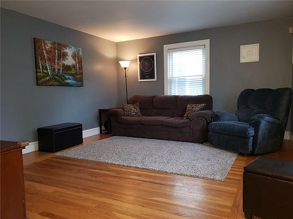 3rd image of 20 Garden St