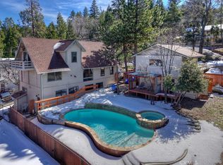 27064 Overlook Ln, Lake Arrowhead, CA 92352