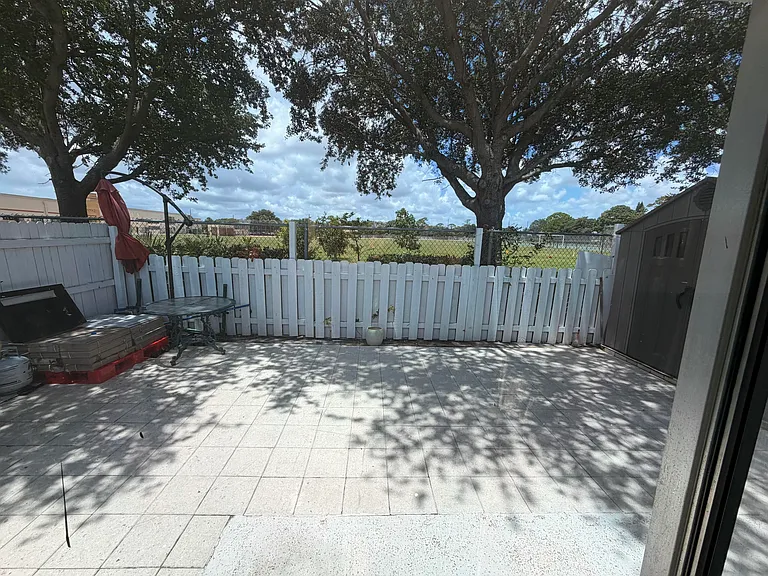 1530 Royal Forest Ct — Photo 10