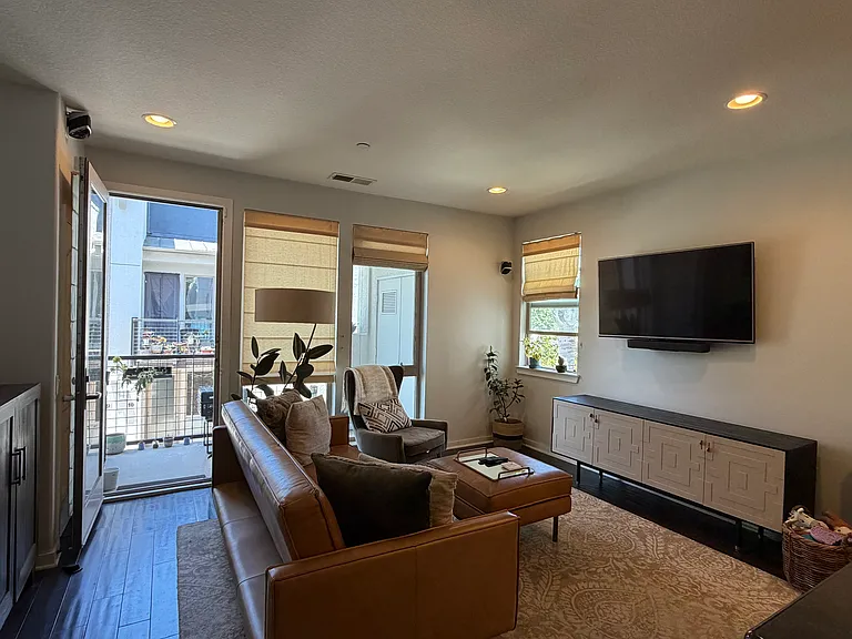 W 149th Pl — Photo 4