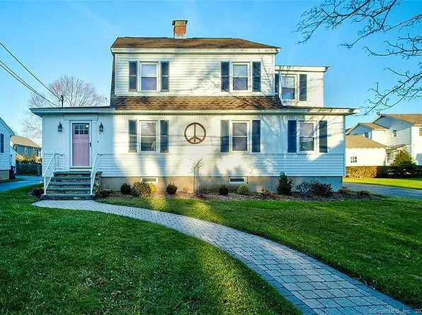 1 5th Avenue, Branford, CT 06405