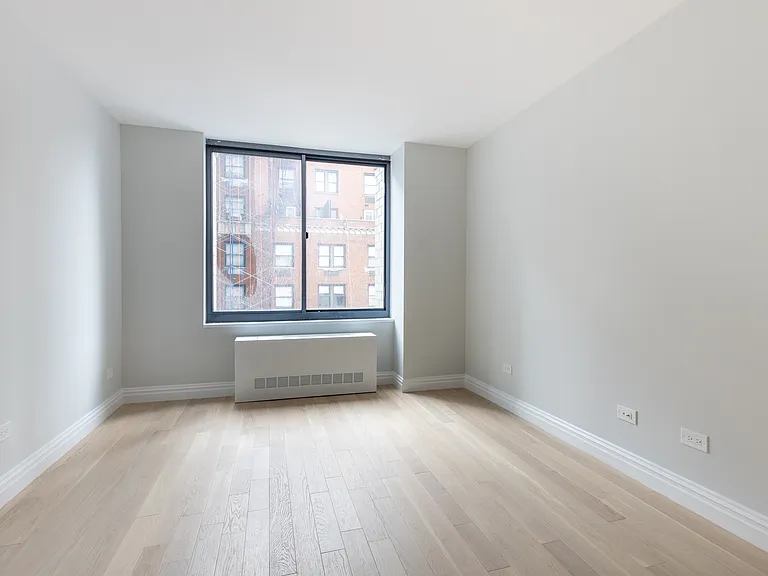 235 W 48th St #14J — Photo 2