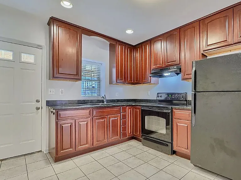 104 N Rose St — Photo 8