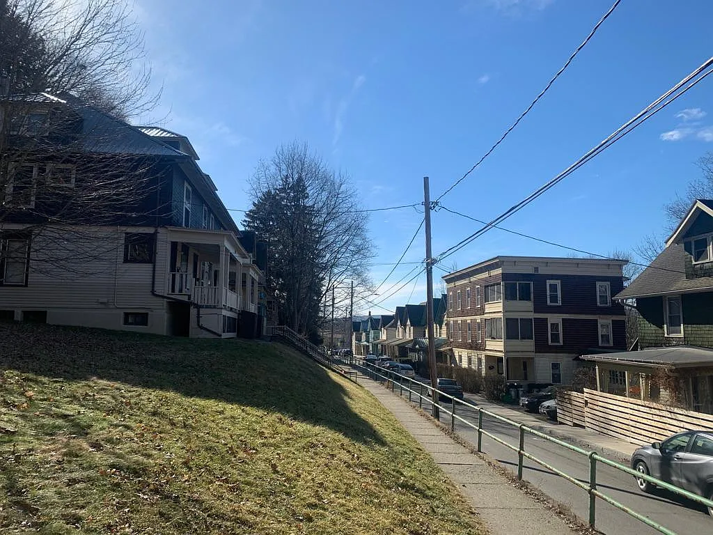 2 bed, 958 sqft, $1,600 — Photo 3