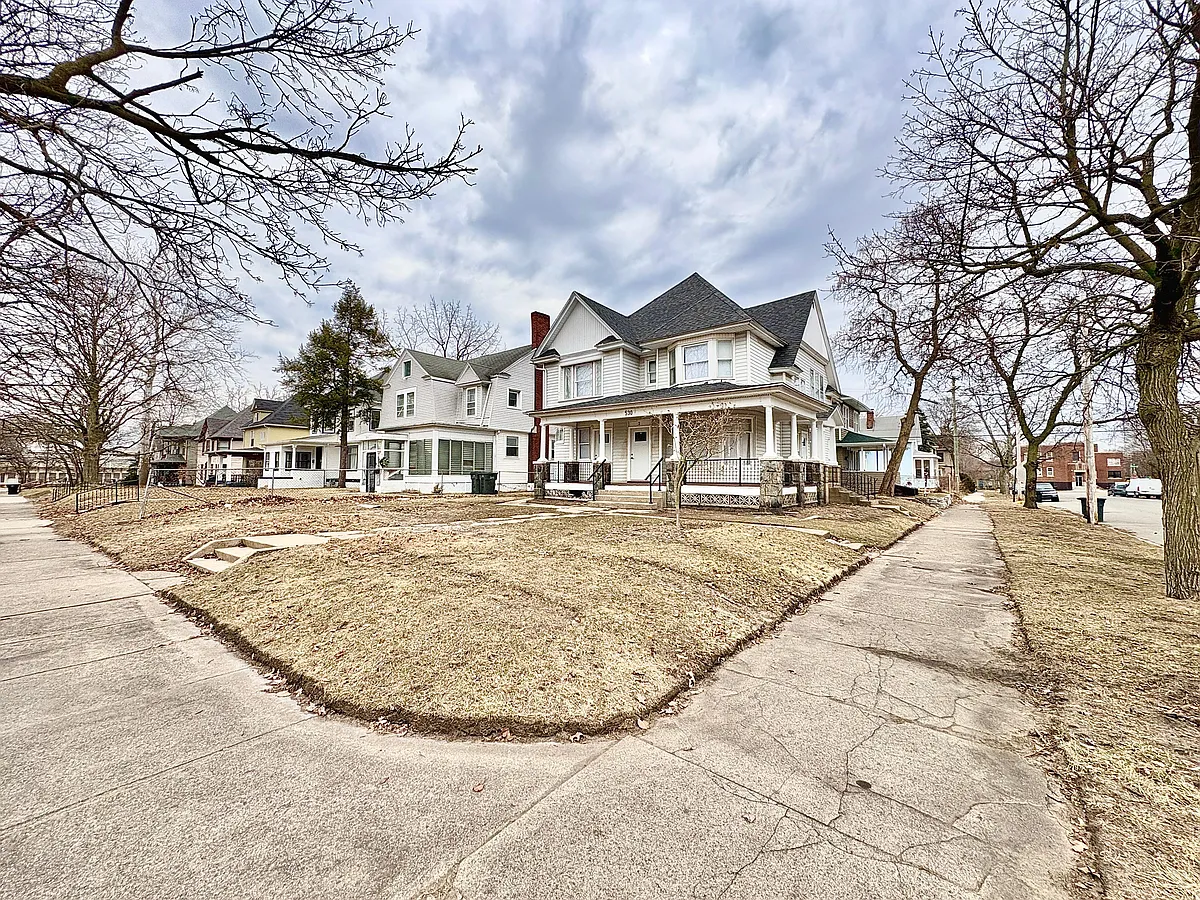 Building Photo - 530 S Saint Joseph St #1