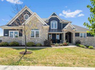 1271 Deer Creek Rdg, Dubuque, IA 52003