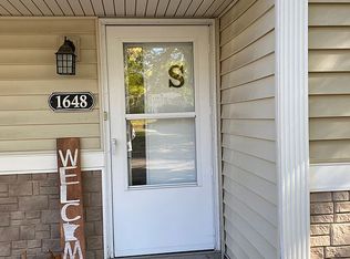 1648 River Bluff Ct, Eagan, MN 55121