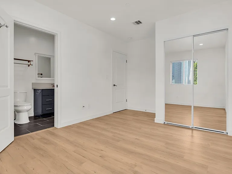 1846 S Curson Ave — Photo 24