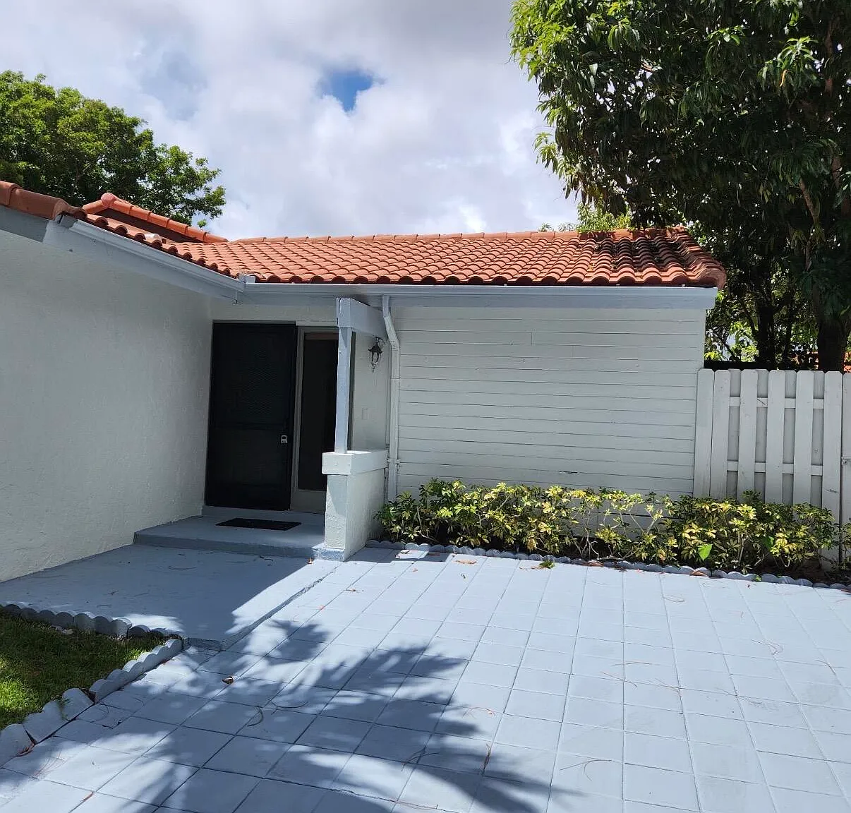 2 bed, 2.0 bath, 1175 sqft, $2,300 — Photo 1