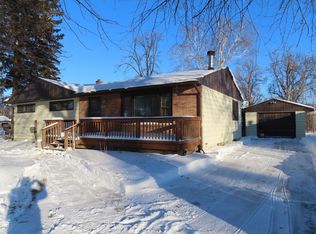 1521 Robertson Ct, Grand Forks, ND 58201