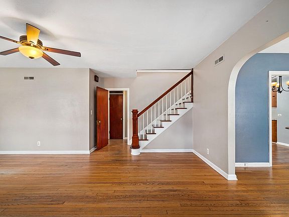 4th image of 202 N Reinberg Ave