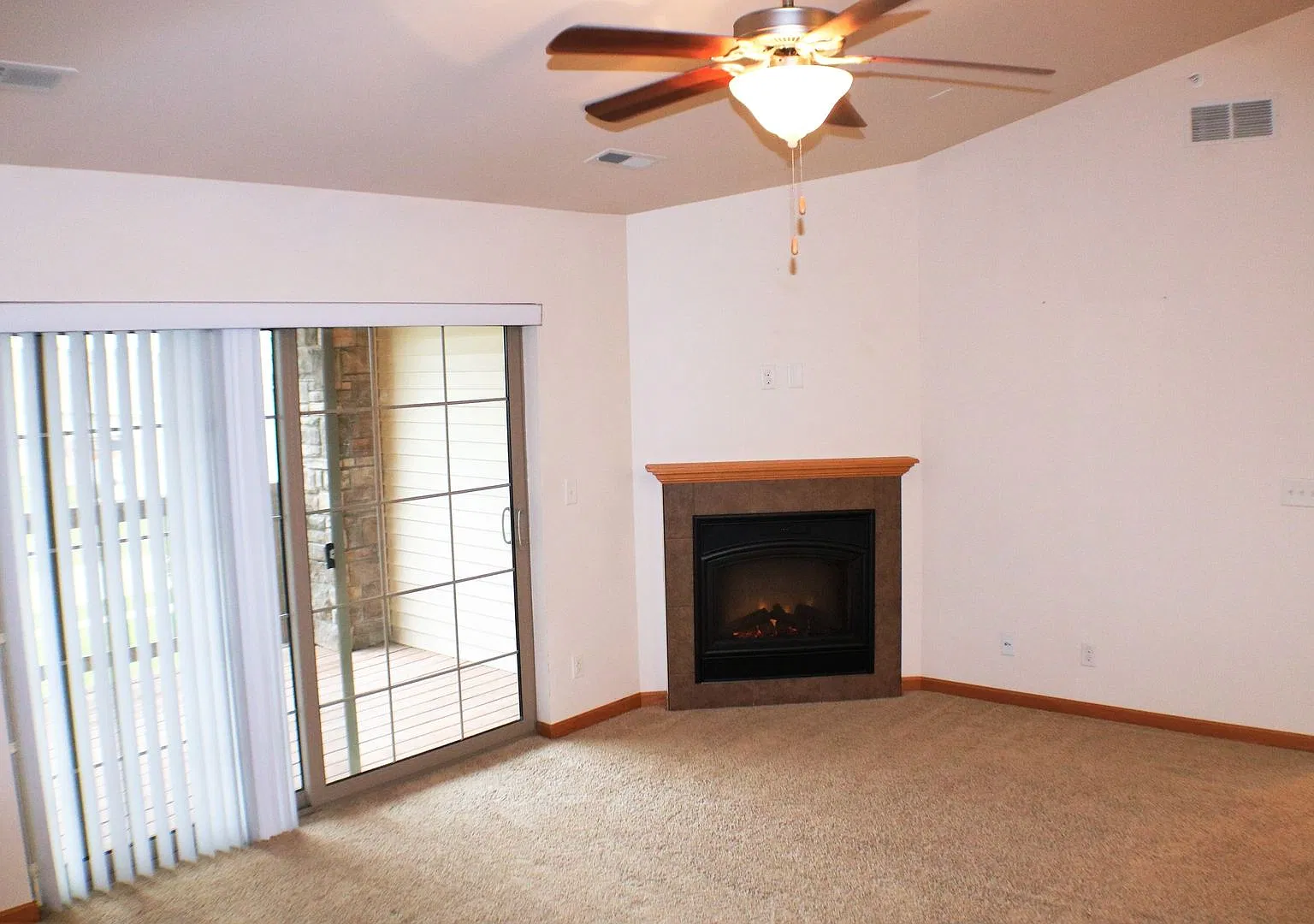 545 Pond View Drive — Photo 3