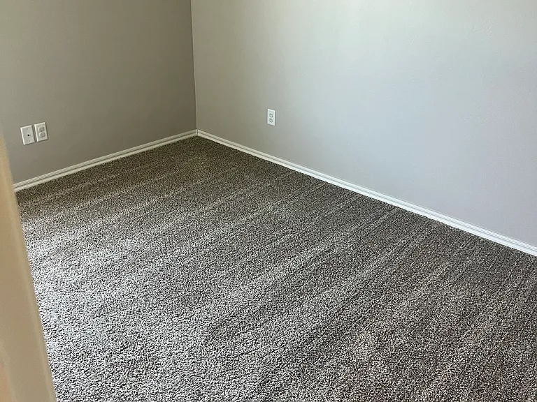 2209 E Grassland Ln — Photo 9