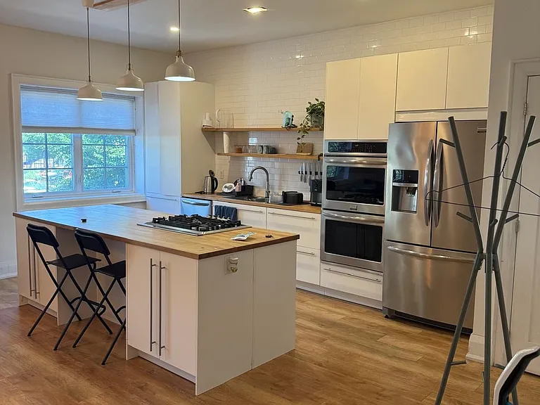 2215 Danforth Ave #STUDIO — Photo 1