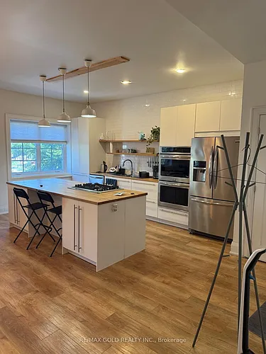2215 Danforth Ave #STUDIO Photo 1 2215 Danforth Ave #STUDIO Photo 1