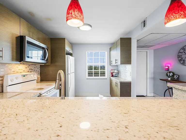 575 Oaks Ln #708 — Photo 12