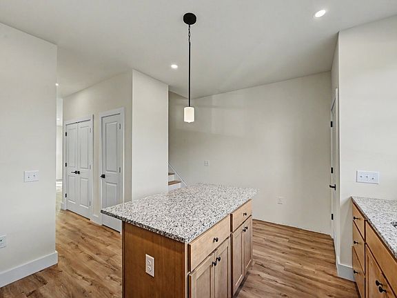 4th image of 212 Hull Ave #202