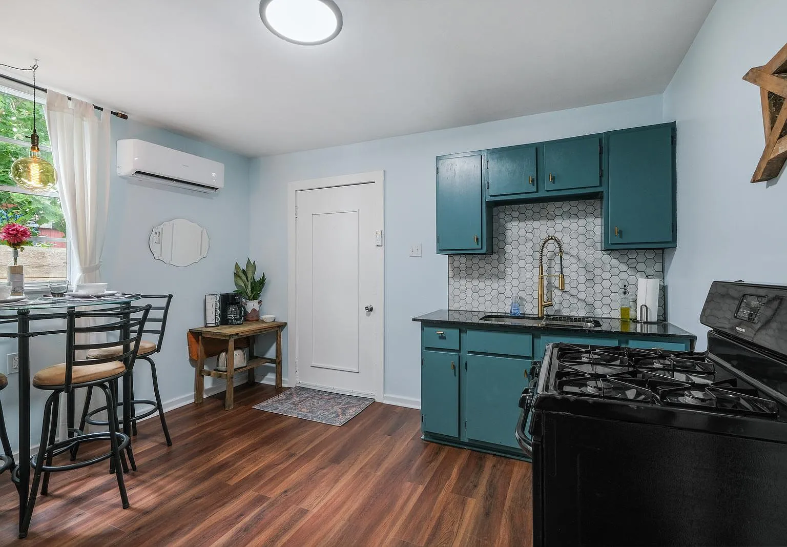 2026 Saint Claude Ave — Photo 4