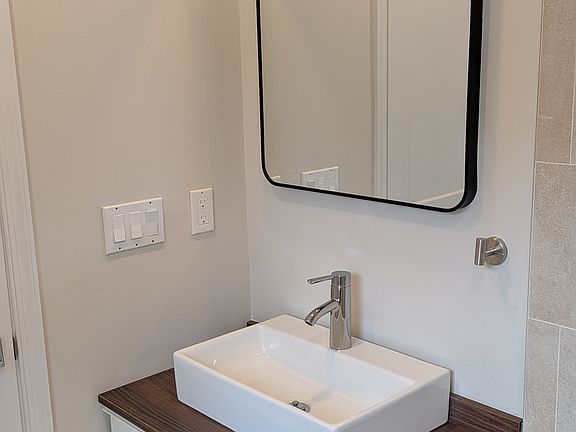 5th image of 628 Portland St #B2