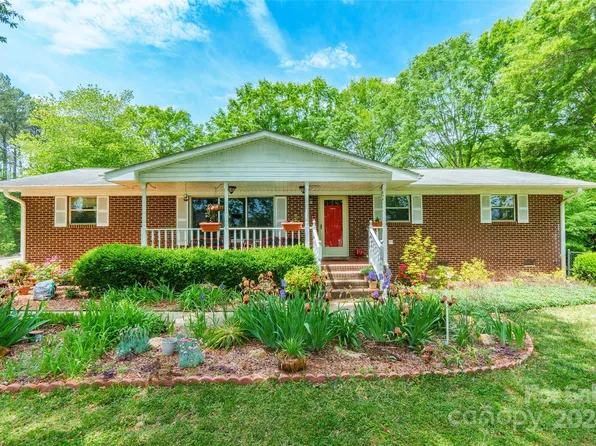 953 Twin Lakes Rd, Rock Hill, SC 29732