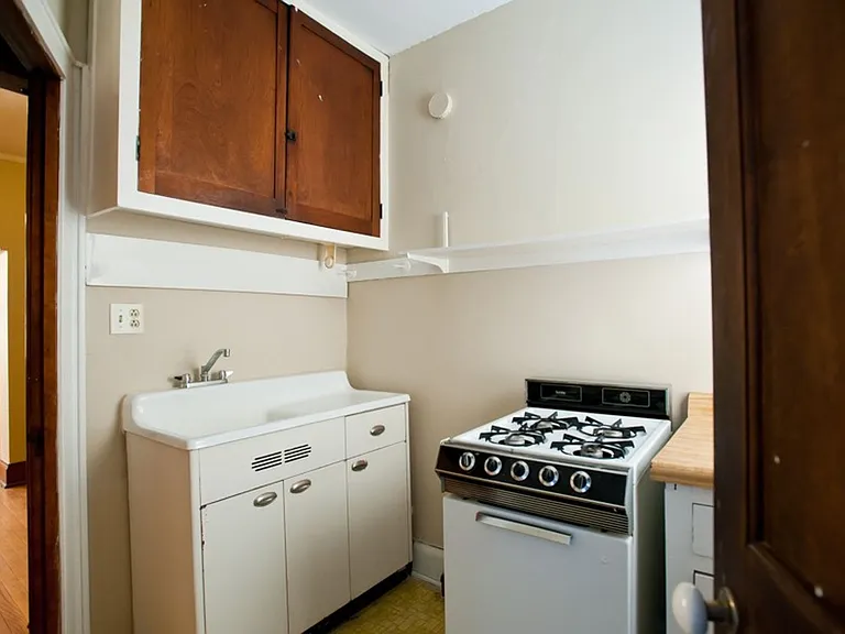 2429 N Murray Ave — Photo 6