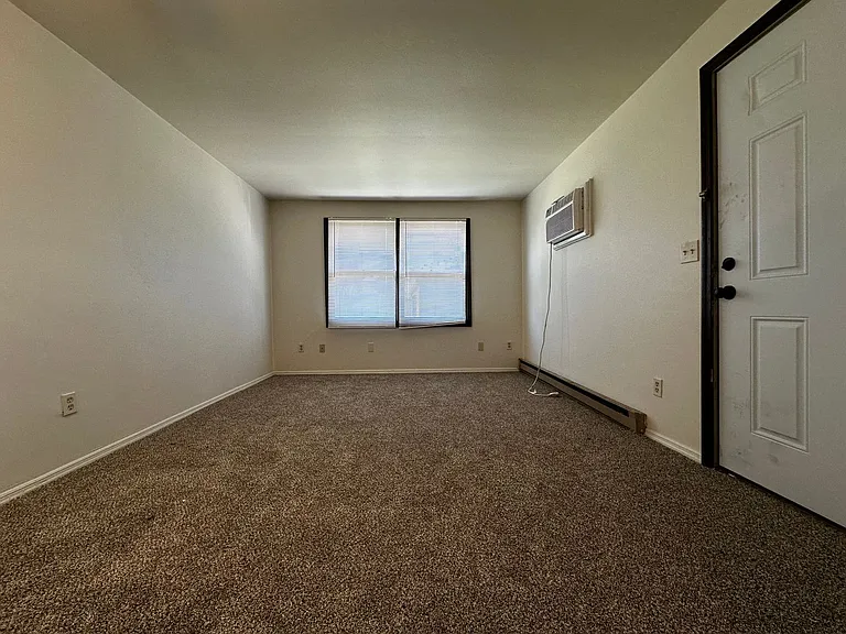 420 S Maple Ave — Photo 7