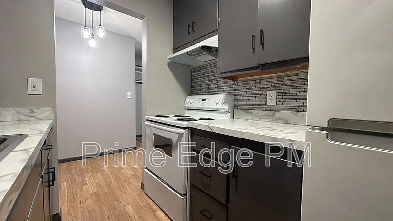 1 bed, 1.0 bath, $775 — Photo 3