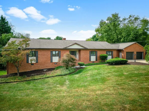 5 Springfield Ln, Staunton, VA 24401