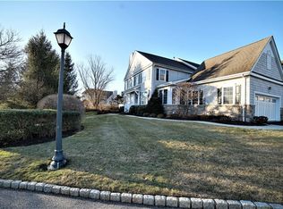 17 Turnberry Ct, Monroe, NY