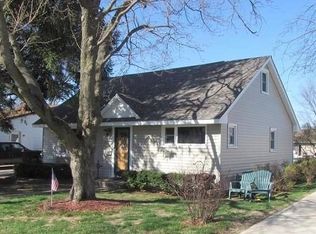 812 Elizabeth St, West Chicago, IL 60185
