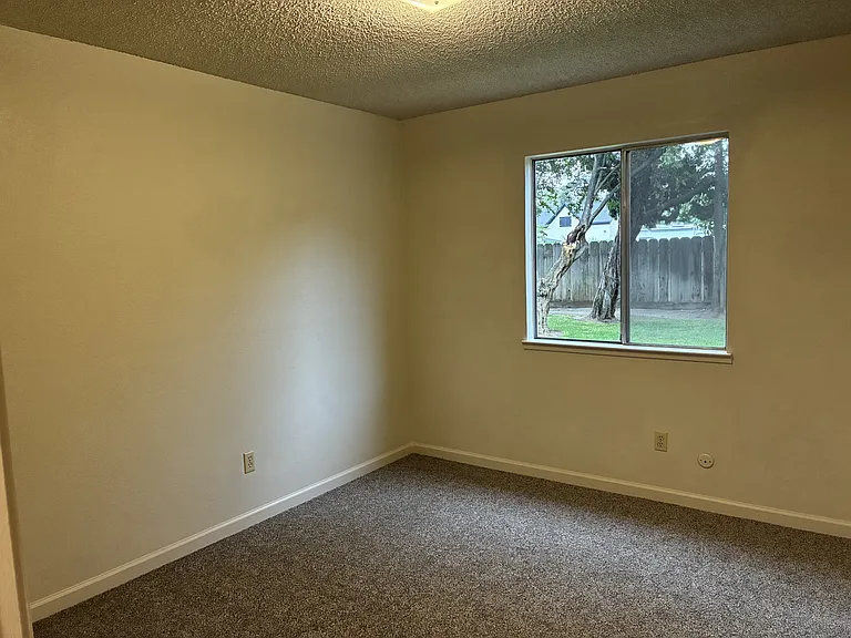 534 Sunrise Ave #C — Photo 9