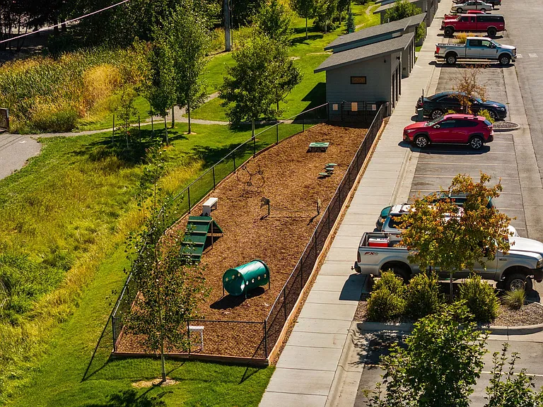 Creekside Apartments — Photo 10